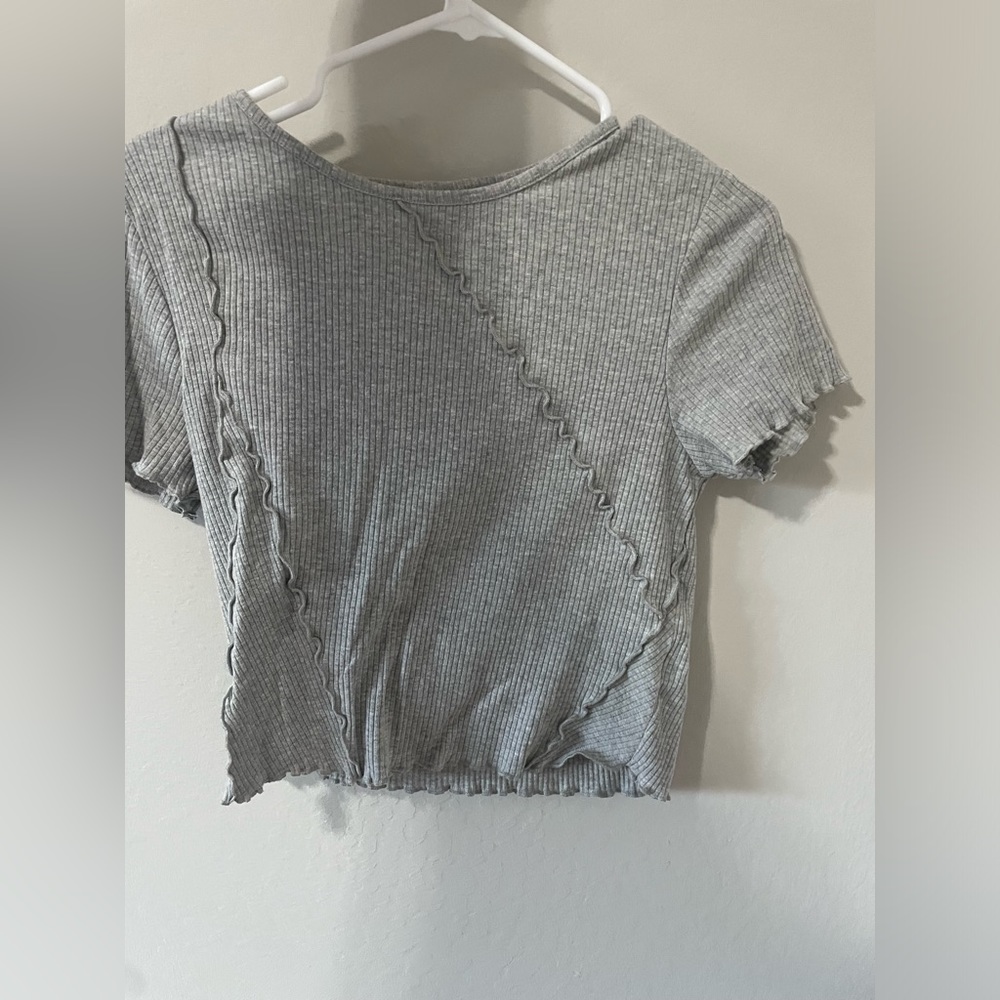 grey cropped shirt